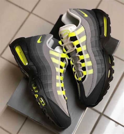 nike air max neon green